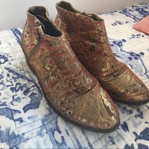 Super cute Anthropologie boots- Very Volatile